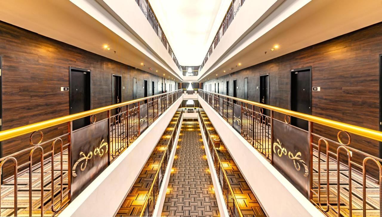 เลอเวนิว โฮเทล Hotel บางี ภายนอก รูปภาพ